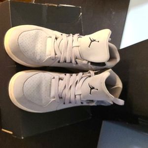 Youth/women's Jordan's 6y all grey.